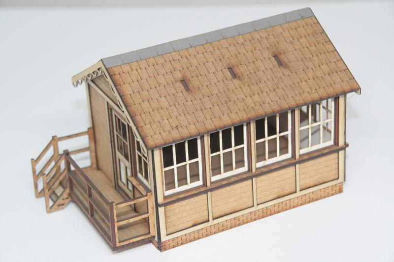 O GAUGE GROUND SIGNAL BOX  LEFT HAND FINE SCALE